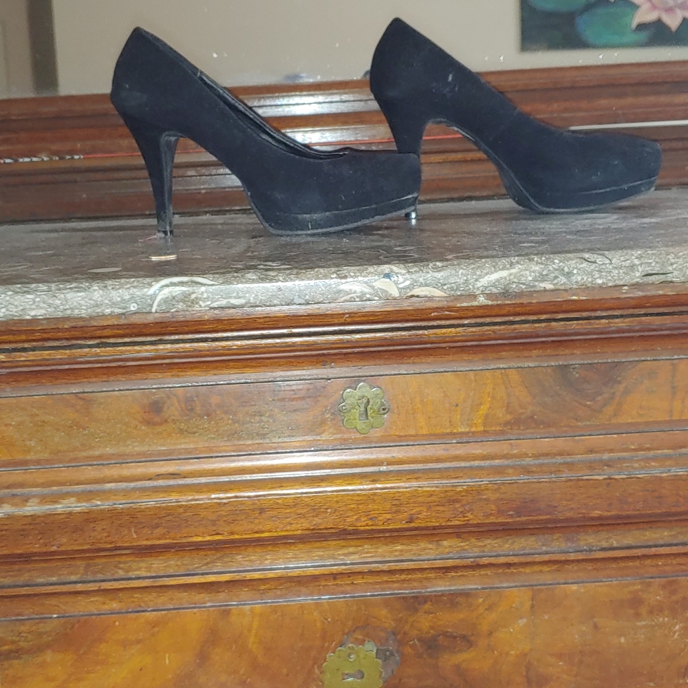 Black suede heels